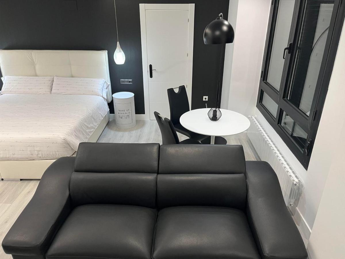 Black And White Suite "La Marinera" Castro Urdiales Εξωτερικό φωτογραφία