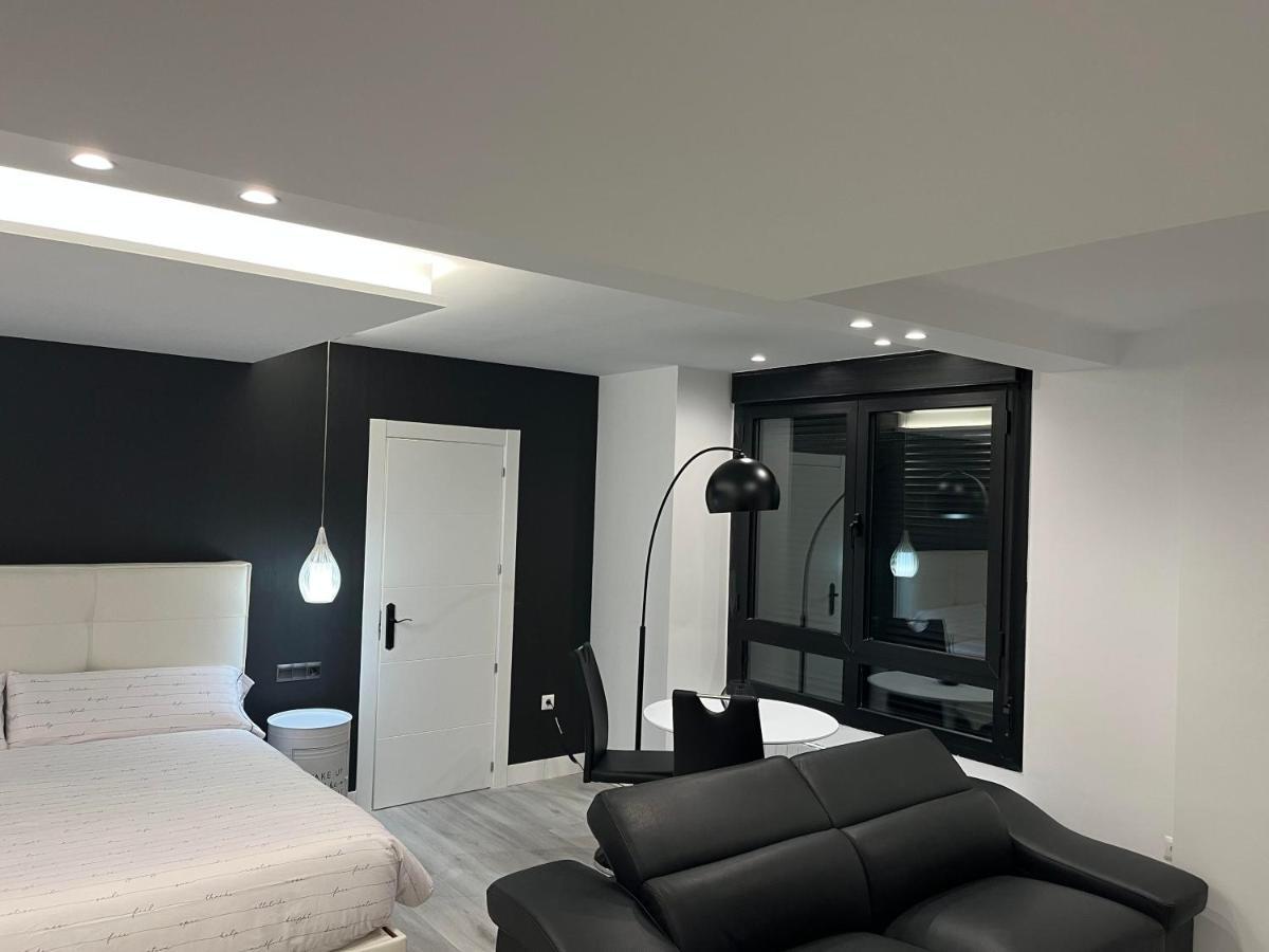 Black And White Suite "La Marinera" Castro Urdiales Εξωτερικό φωτογραφία