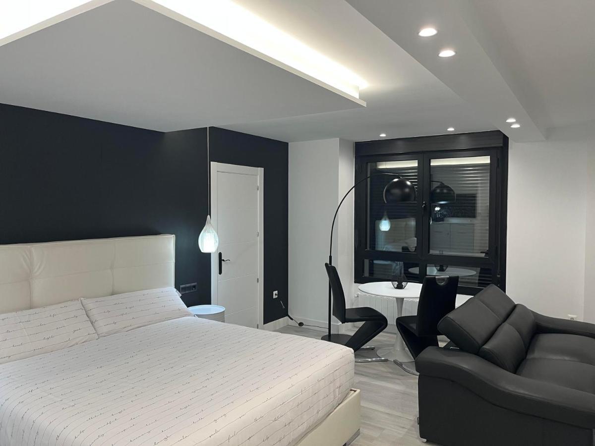 Black And White Suite "La Marinera" Castro Urdiales Εξωτερικό φωτογραφία