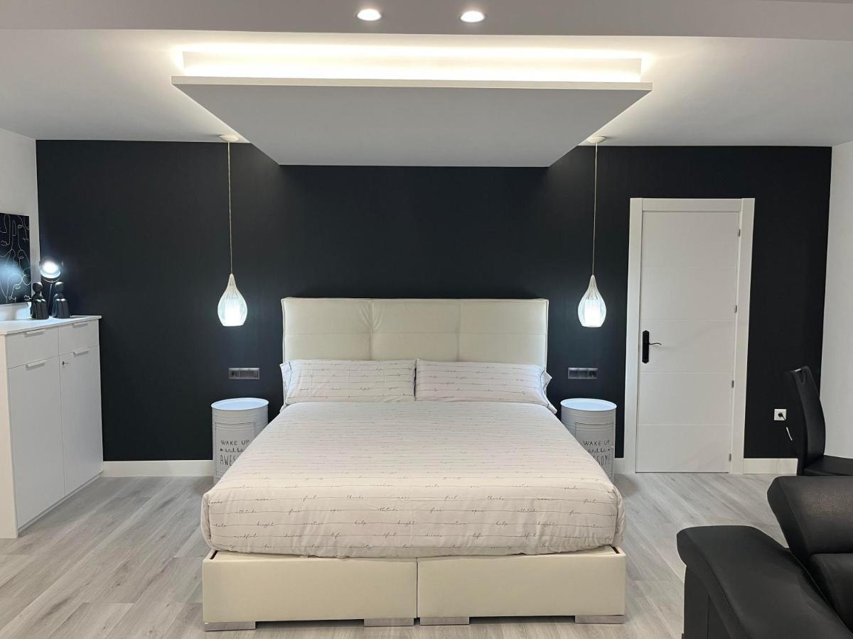 Black And White Suite "La Marinera" Castro Urdiales Εξωτερικό φωτογραφία