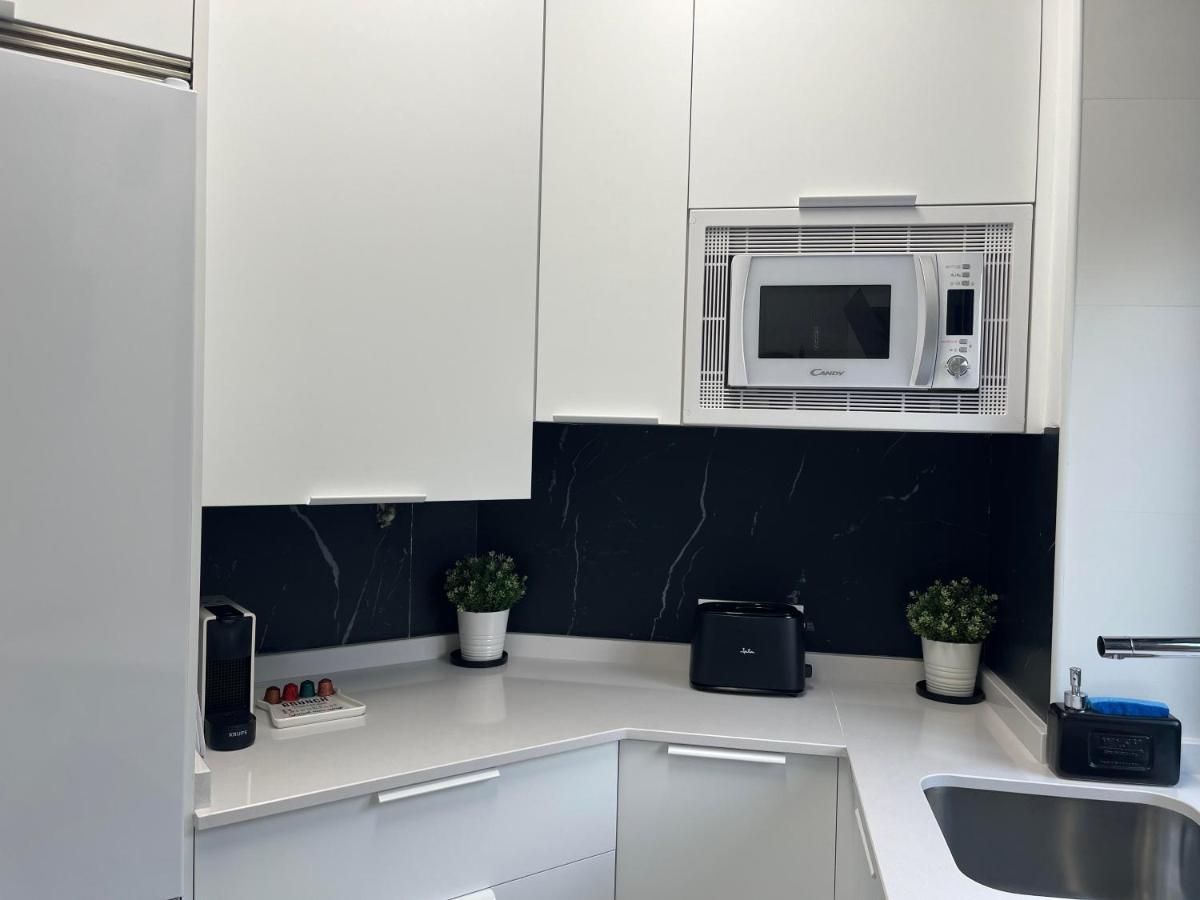 Black And White Suite "La Marinera" Castro Urdiales Εξωτερικό φωτογραφία