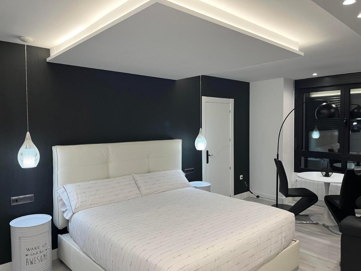 Black And White Suite "La Marinera" Castro Urdiales Εξωτερικό φωτογραφία